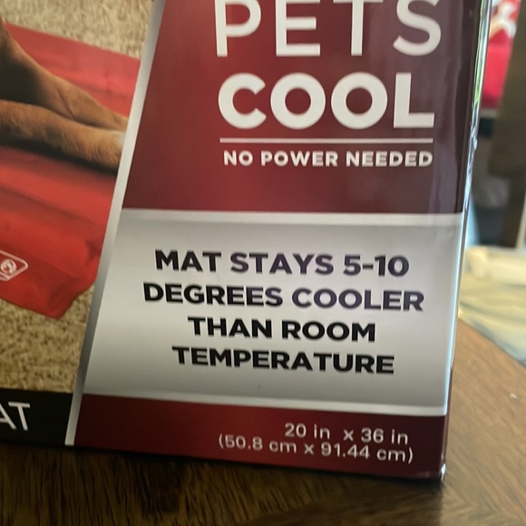 NWT COLEMAN PET COOLING MAT STAYS 5-10 DEGRESS COLLER THAN ROOM TEMPERATURE - Picture 4 of 5